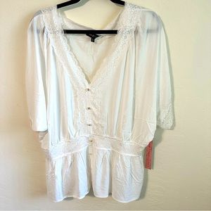 ALMOST FAMOUS. flowy lace lightweights top